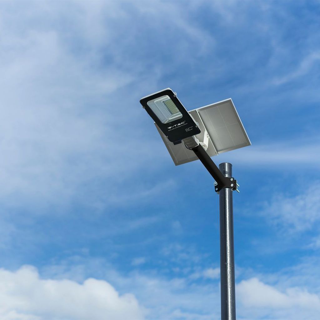 V-TAC Armatura Stradale LED SMD 50W con Pannello Solare e Telecomando, Cavo 1m Colore Nero 4000K IP65