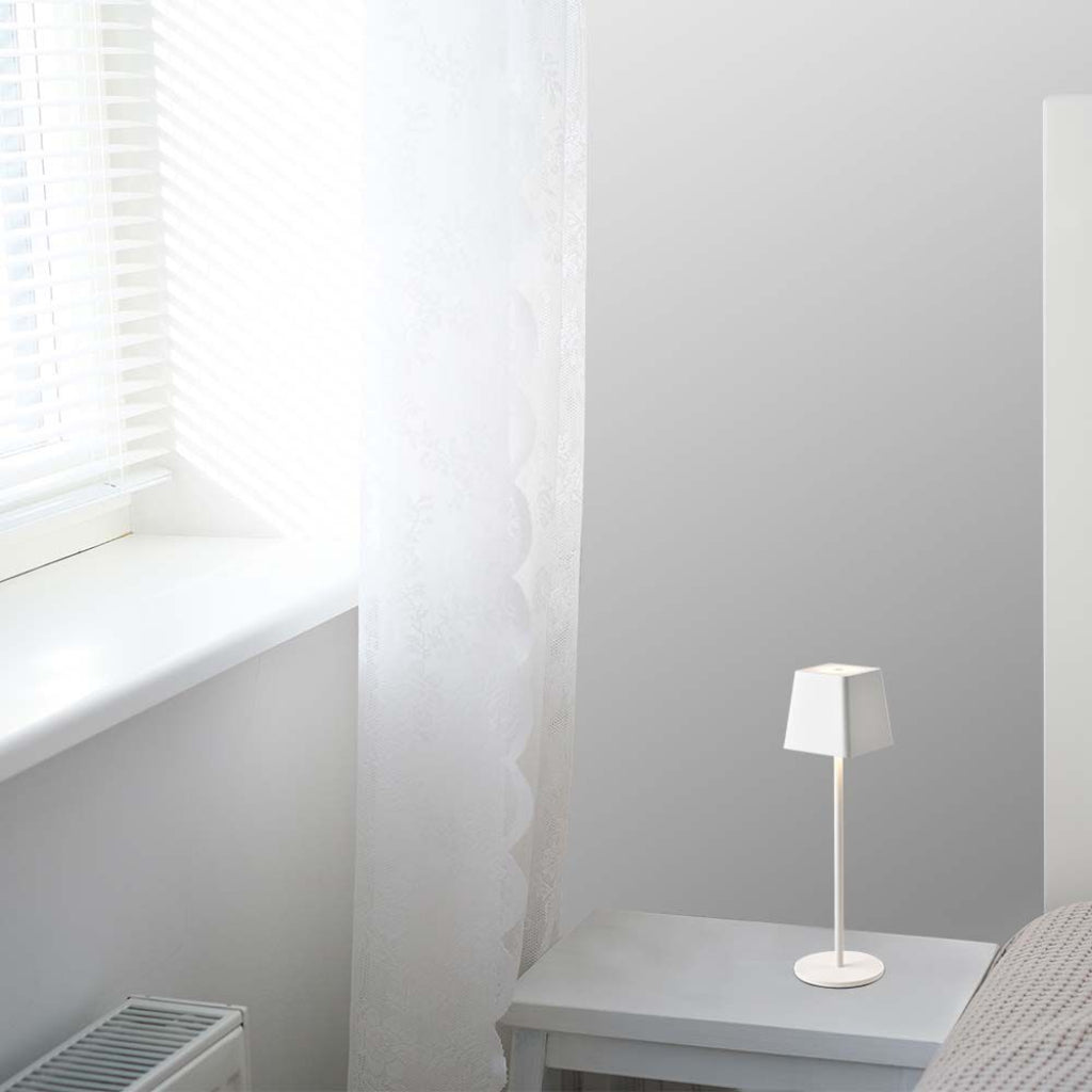 V-TAC Lampada LED da Tavolo 2W Colore Bianco in Alluminio ricaricabile con USB C Touch Dimmerabile 3000K IP54