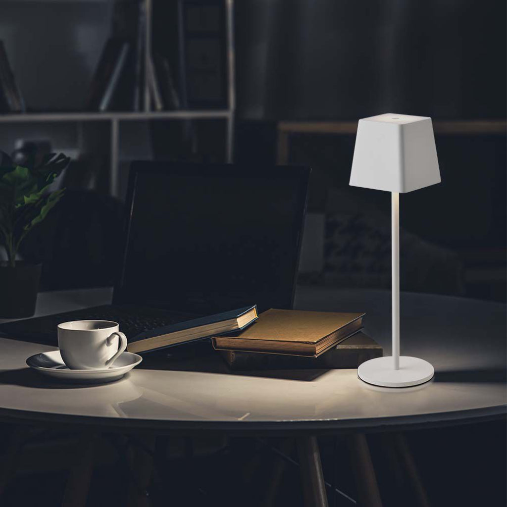 V-TAC Lampada LED da Tavolo 2W Colore Bianco in Alluminio ricaricabile con USB C Touch Dimmerabile 3000K IP54