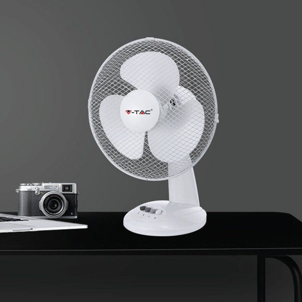 V-TAC Ventilatore da Scrivania 40W 3 Pale a 3 Velocità Rotante Colore Bianco (410mm)
