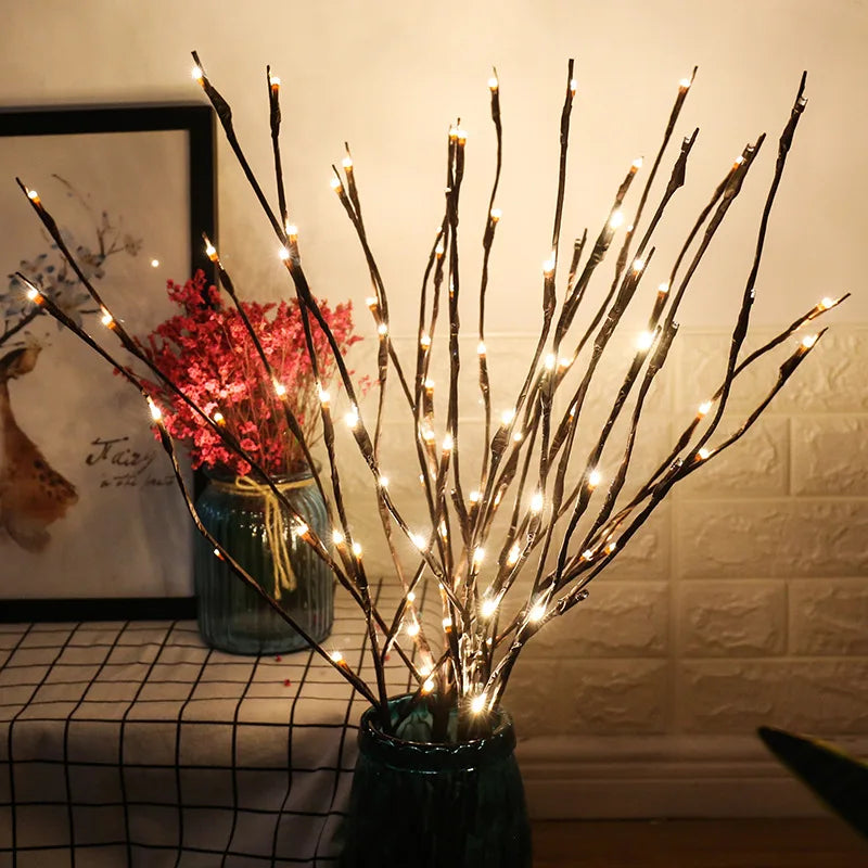 Ramo di un albero artificiale con 20 lampadine LED. Mini lampada di Natale con scintillio, decorazioni per feste