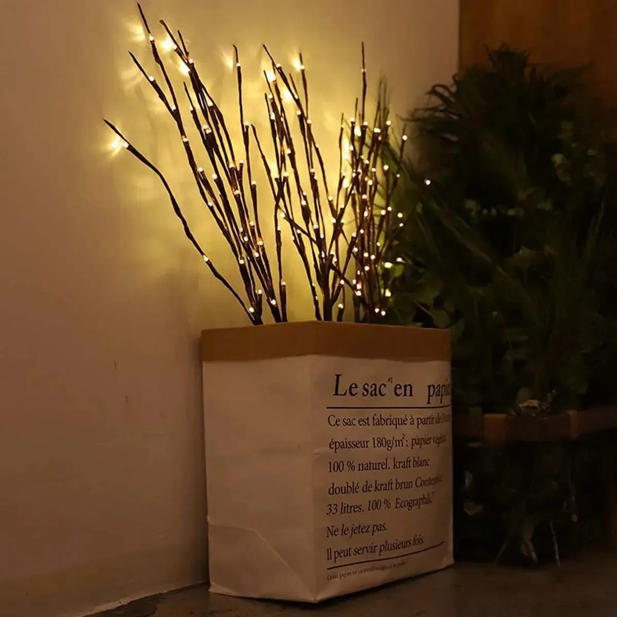 Ramo di un albero artificiale con 20 lampadine LED. Mini lampada di Natale con scintillio, decorazioni per feste