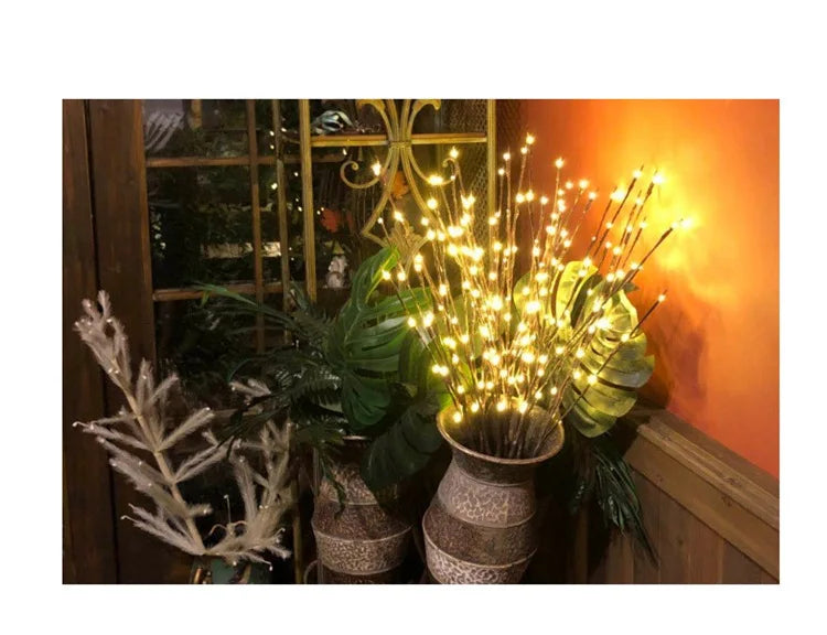 Ramo di un albero artificiale con 20 lampadine LED. Mini lampada di Natale con scintillio, decorazioni per feste