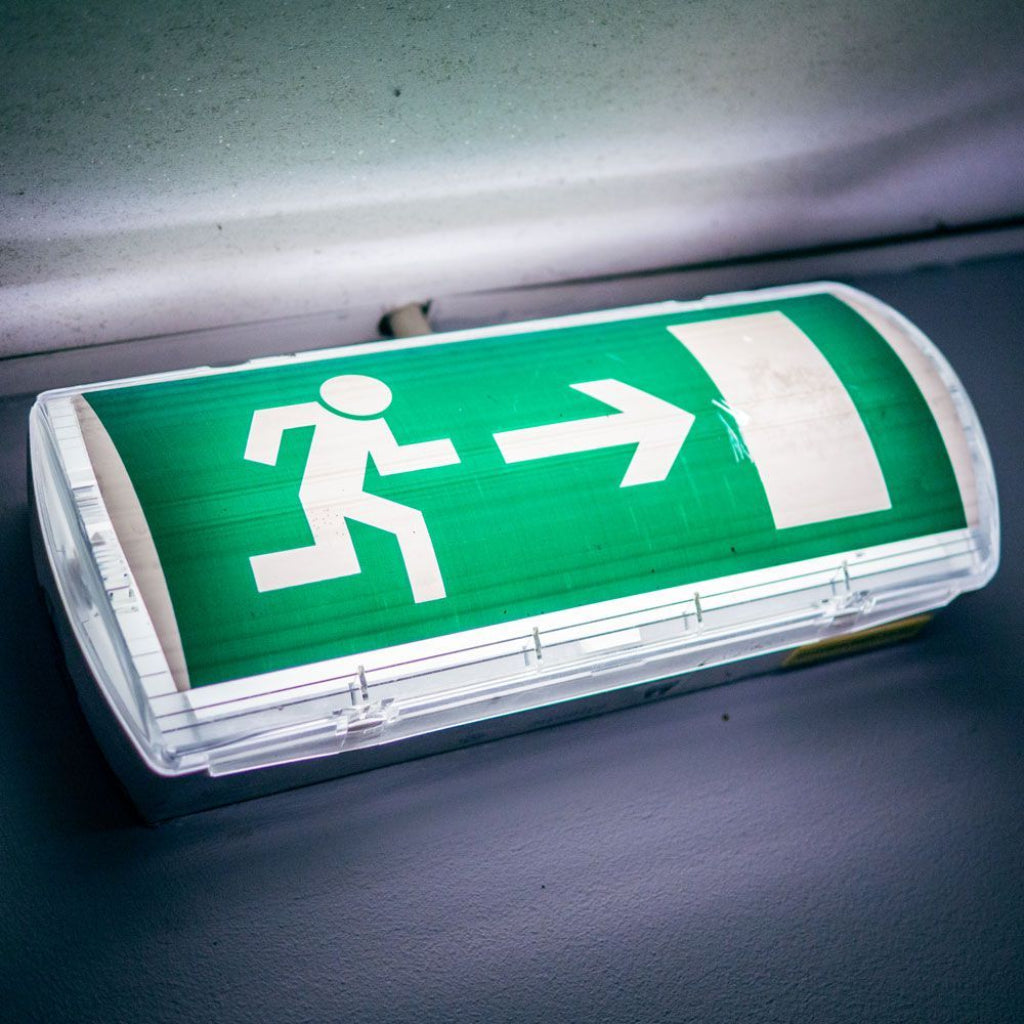 V-TAC Lampada LED di emergenza con Installazione a Parete e Pulsante di Autotest, Autonomia 3h, Compatibile con Telecomando RF 6000K IP65