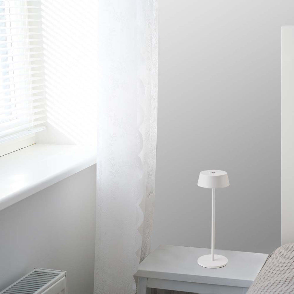 V-TAC Lampada LED da Tavolo 2W Colore Bianco in Alluminio ricaricabile con USB C Touch Dimmerabile 3000K IP54